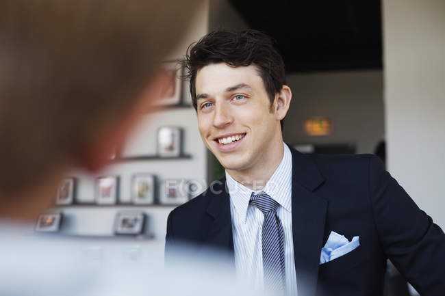 Businessman with coworker at cafe — Stock Photo
