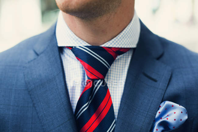Homem de negócios em camisa e gravata — Fotografia de Stock