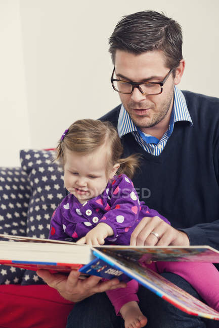Vater und kleines Mädchen — Stockfoto