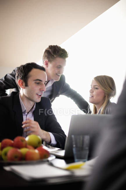 Business people using laptop — Stock Photo