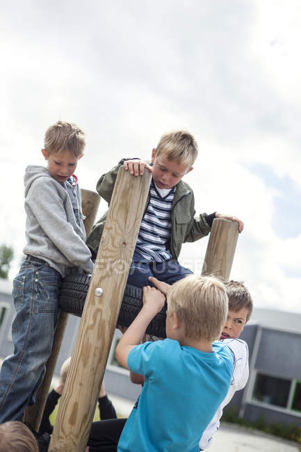 Elementary students playing — Stock Photo