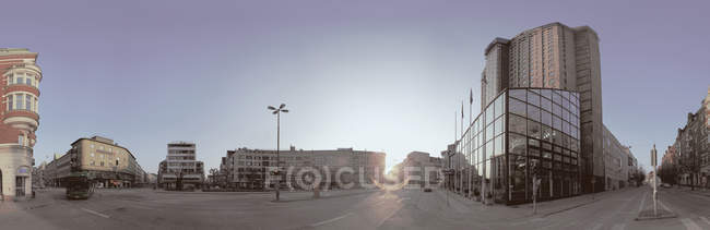Edifícios da cidade contra céu limpo — Fotografia de Stock
