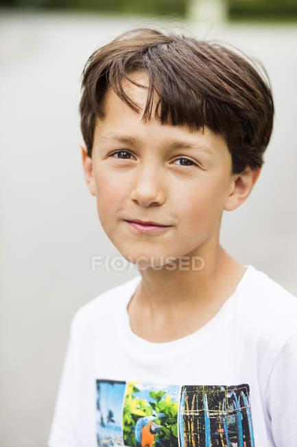 Retrato de menino confiante — Fotografia de Stock