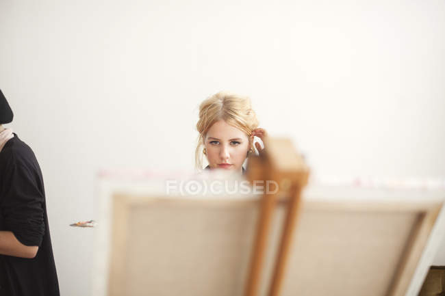 Beautiful painter by canvas — Stock Photo