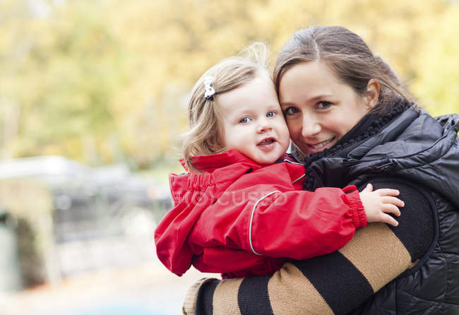 Mãe e bebê menina — Fotografia de Stock