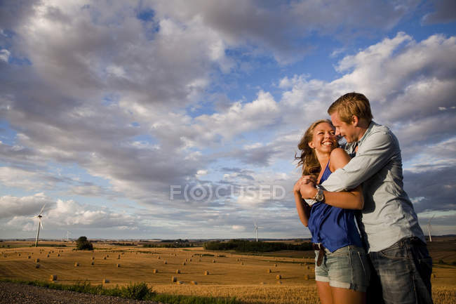 Cheerful couple on field — Stock Photo