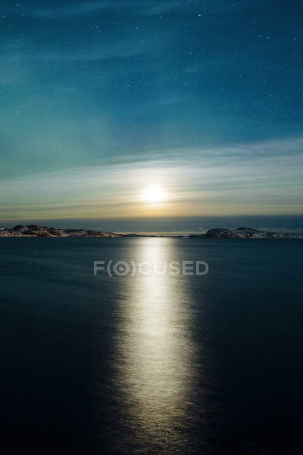 Lumière du nord au-dessus de la mer — Photo de stock