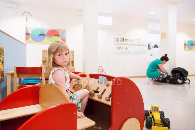 Girl playing in waiting room — Stock Photo