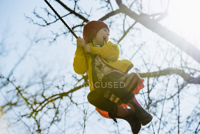 Girl swinging on rope — Stock Photo
