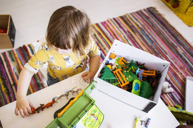 Girl playing with toys — Stock Photo