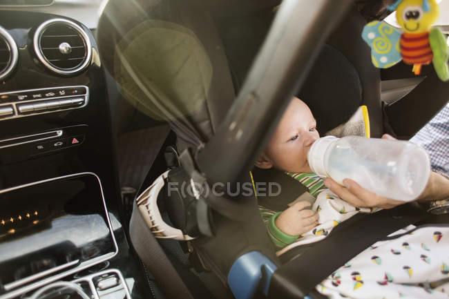 Father feeding infant son — Stock Photo