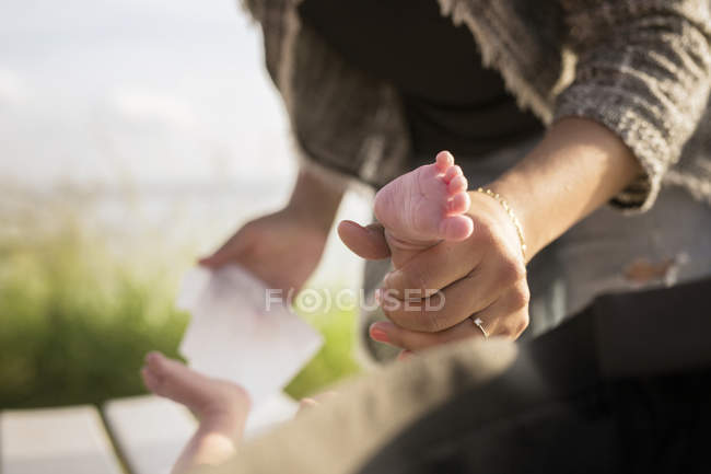 Mother taking care of infant — Stock Photo