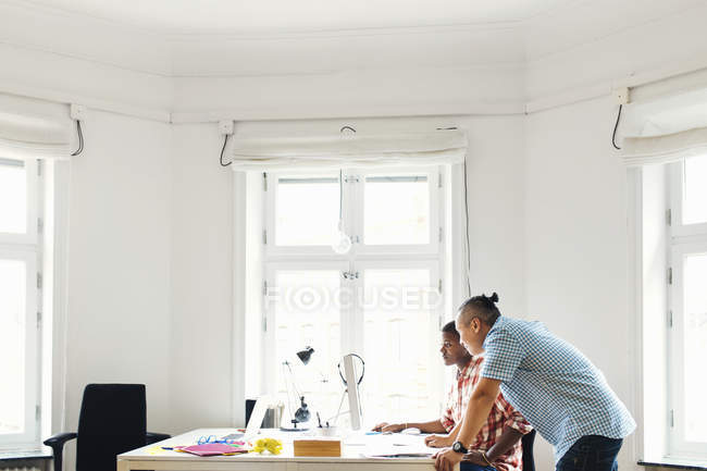Editors using computer in office — Stock Photo