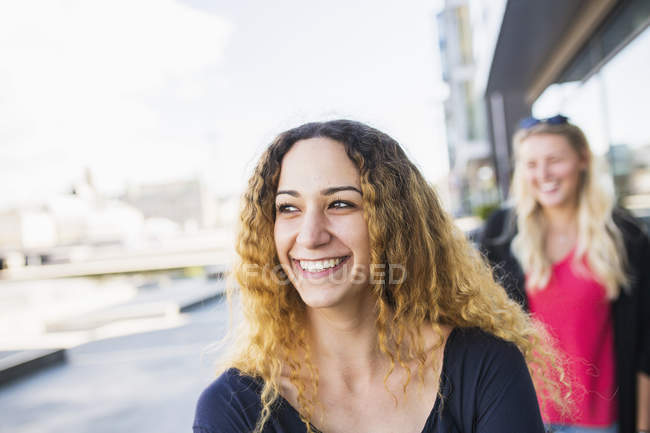 Young woman looking away on street — Stock Photo