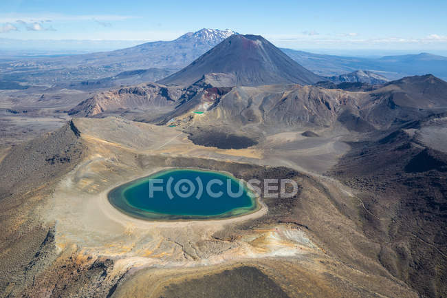 Tongariro national park Mountains and Blue Lake — Stock Photo