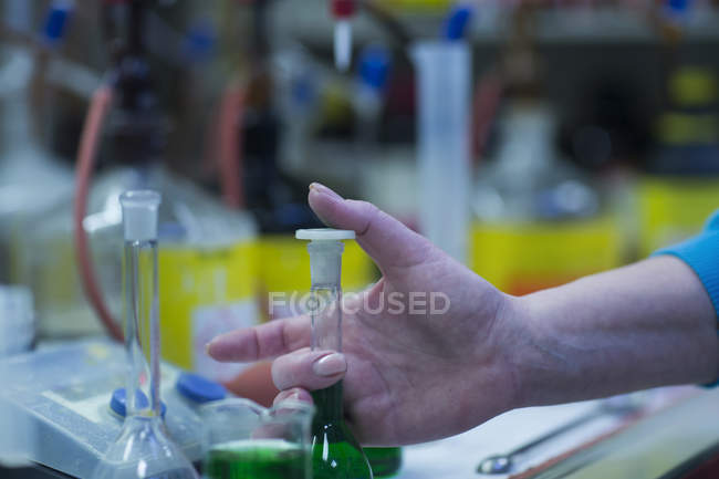Worker preparing chemical mixture — Stock Photo