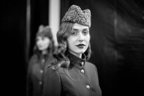 Позирование модели на Украинской неделе моды за кулисами — стоковое фото