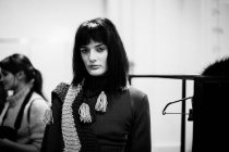 Modèle posant dans les coulisses de la Fashion Week ukrainienne — Photo de stock