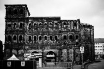 Vecchio edificio trascurato — Foto stock