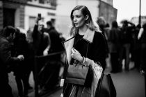Guest arrives on Paris Fashion Week — Stock Photo