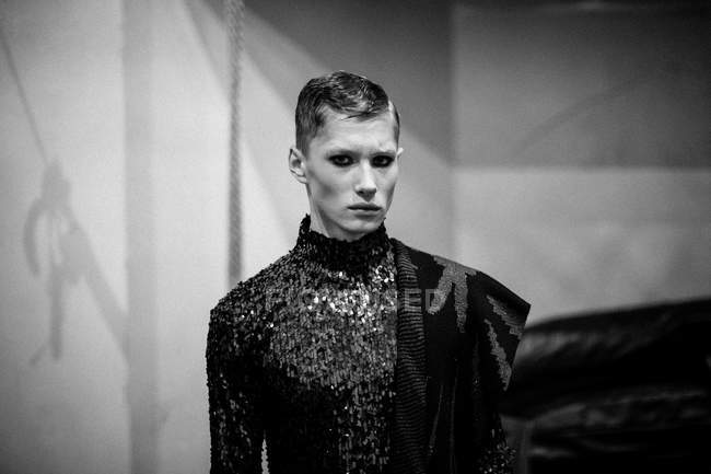 Modelo posando na semana de moda ucraniana nos bastidores — Fotografia de Stock