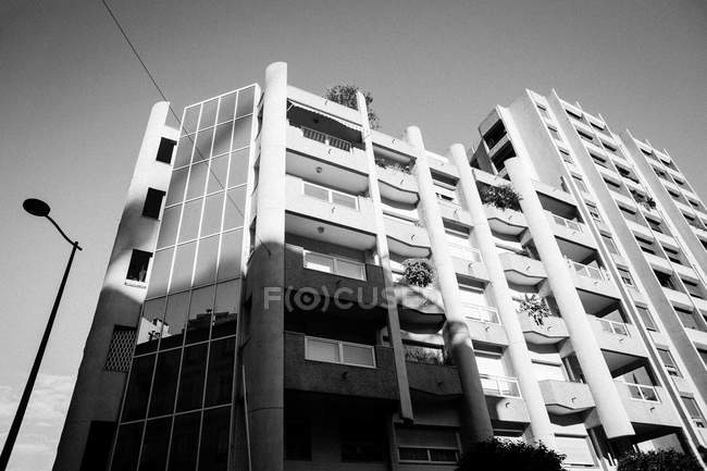 Modern apartment building — Stock Photo