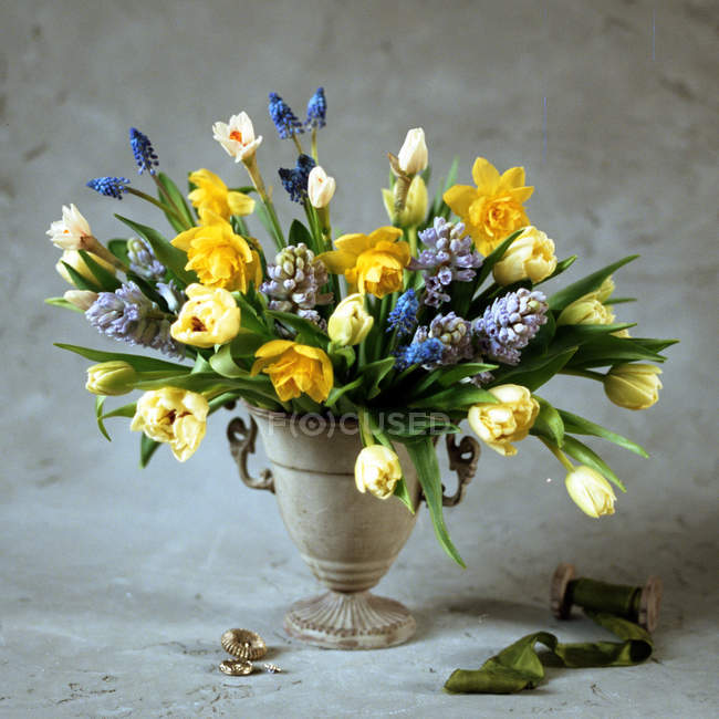 Bouqet of hyacinths, tulips and daffodils — Stock Photo