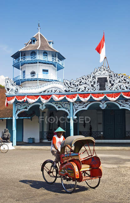 Becak cyclo taxi in solo city indonesia — Stock Photo