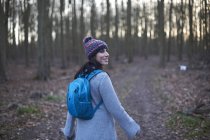 Woman on country walk in woods — Stock Photo