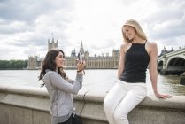 Two friends taking photographs on South Bank — Stock Photo