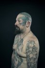 Retrato de homem mais velho tatuado — Fotografia de Stock