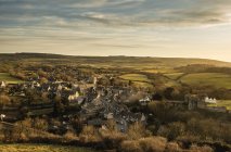 Paisaje del pueblo de Corfe en Dorset - foto de stock