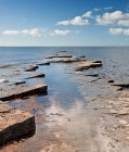 Paysage marin avec des rebords rocheux kimmeridgiens — Photo de stock