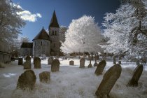 Церква Богоявлення в англійській сільській місцевості — стокове фото