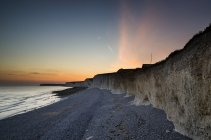 Скелястий пляж на супутнику з довгим впливом — стокове фото