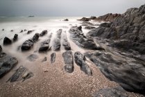 Paisaje paisaje marino de costa rocosa - foto de stock
