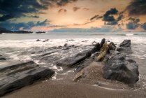 Paisaje paisaje marino de costa rocosa - foto de stock