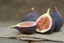 Fresh whole and cut figs — Stock Photo