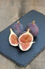 Fresh whole and cut figs — Stock Photo