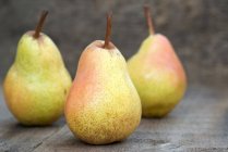 Beautiful fresh pears — Stock Photo