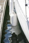 Яхта вітрильник fender — стокове фото