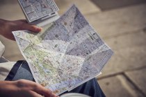 Tourist holding map of London — Stock Photo