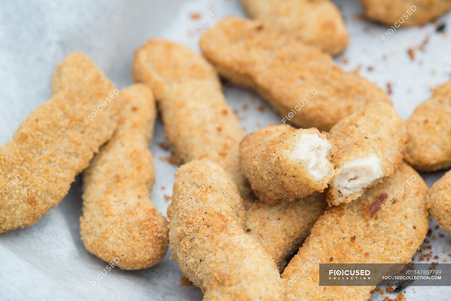 Крошка палец. Гужон еда. Гужон из курицы. Breadcrumbs Chicken. Гужон блюдо.