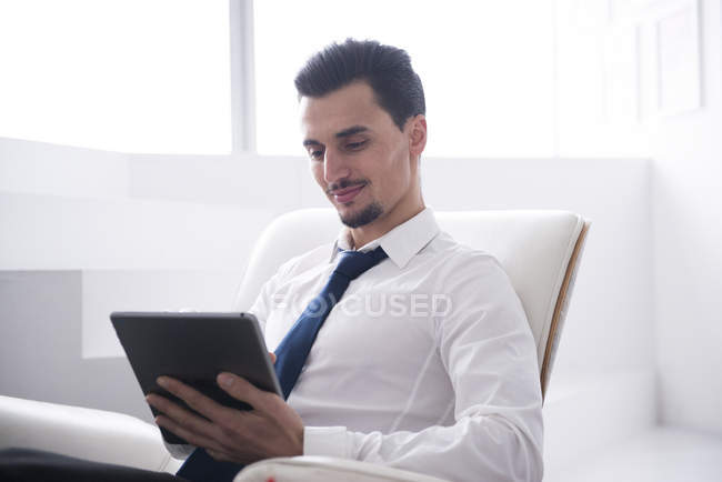 Businessman using tablet — Stock Photo