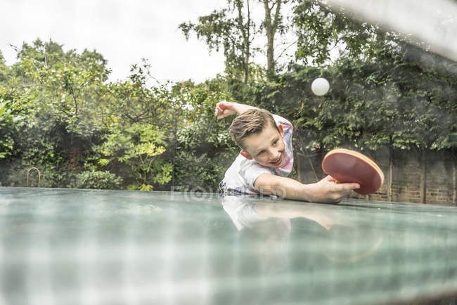 Boy playing table tennis — Stock Photo