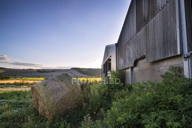 Old barn and hay bales — Stock Photo
