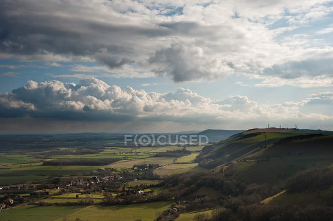 Landscape across rolling hills — Stock Photo