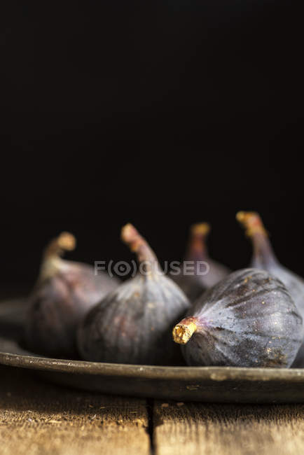 Figos frescos na placa — Fotografia de Stock