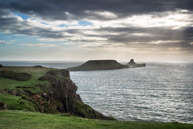 Worms Head and Rhosilli Bay in Wales — Stock Photo