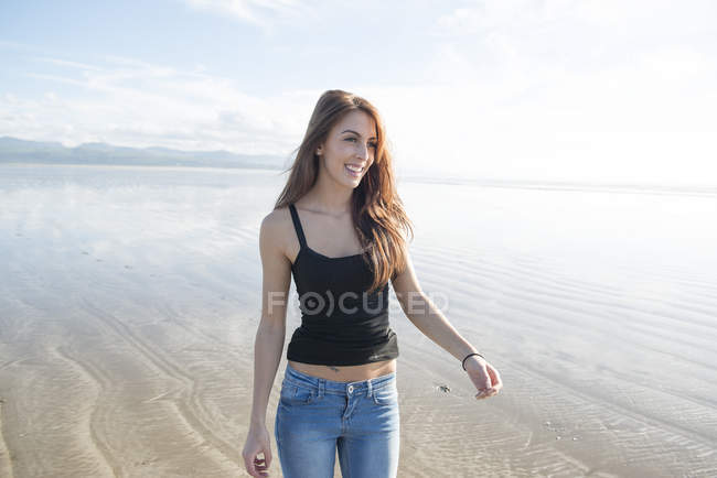 Woman enjoying sunshine on beach — Stock Photo